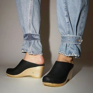 No. 6 New school clog on wedge